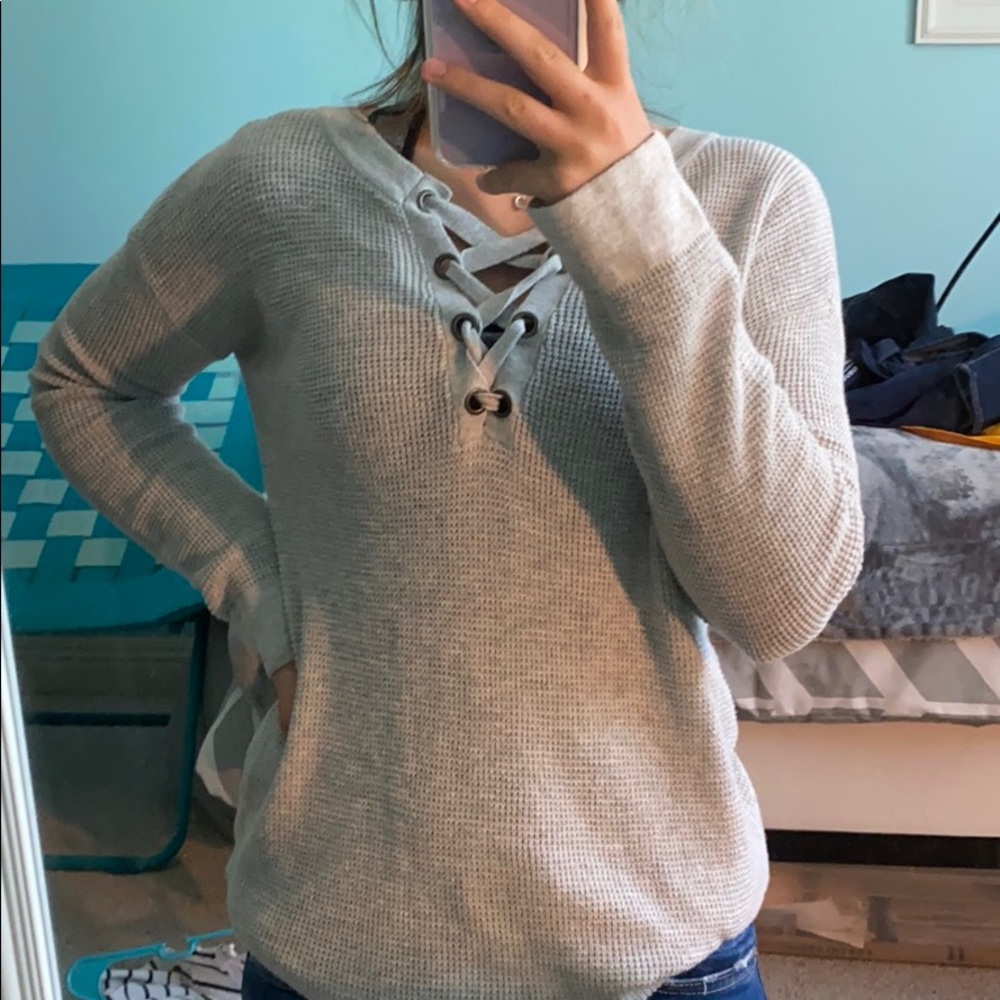 AMERICAN EAGLE GRAY SWEATER